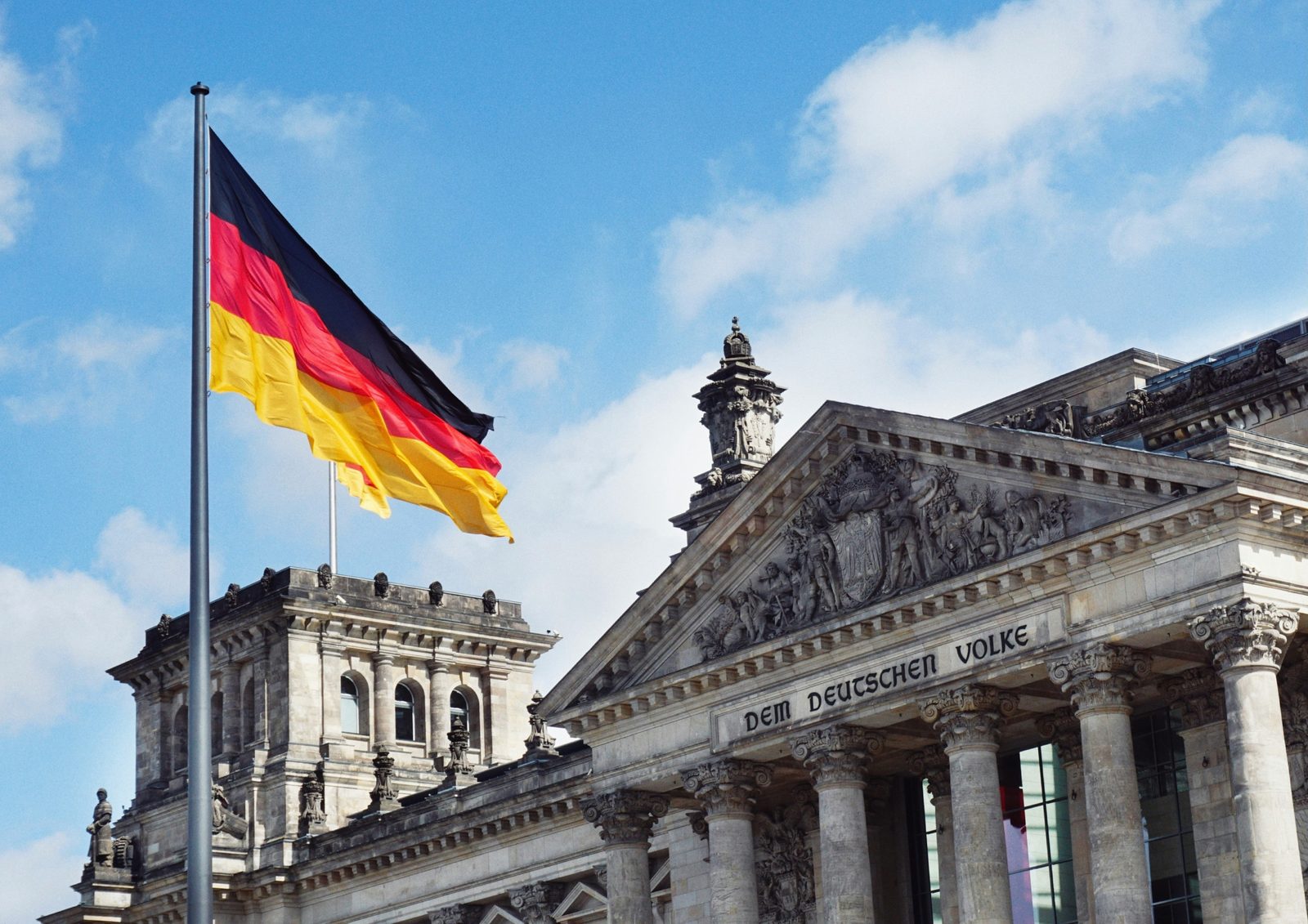 Cover image for Germany: An Economy in Slowdown Amid Industrial Crisis and New Global Challenges